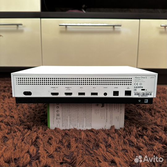 Xbox One s 2 геймпада 1tb
