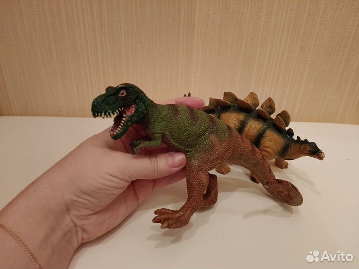 Динозавры игрушки