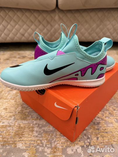 Новые футзальные бутсы Nike Jr Zoom Vapor