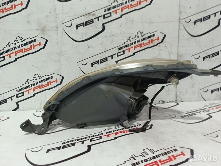 Фара toyota funcargo yaris verso NCP20 NCP21 NCP25 NLP20 NLP22 52024 галоген правая 1 модель 8111052