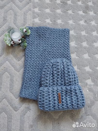 Комплект шапка зимняя вязаная на флисе и снуд