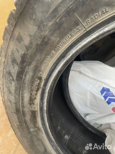 Bridgestone Blizzak Spike-02 215/60 R16 95T