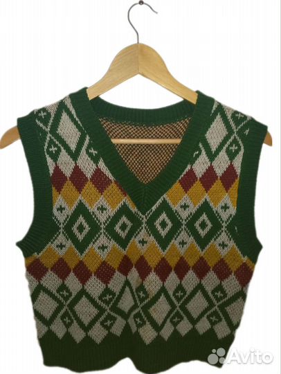 Жилетка женская вязаная