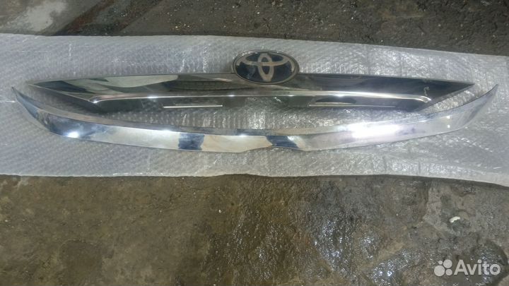 Решетка бампера toyota camry 55