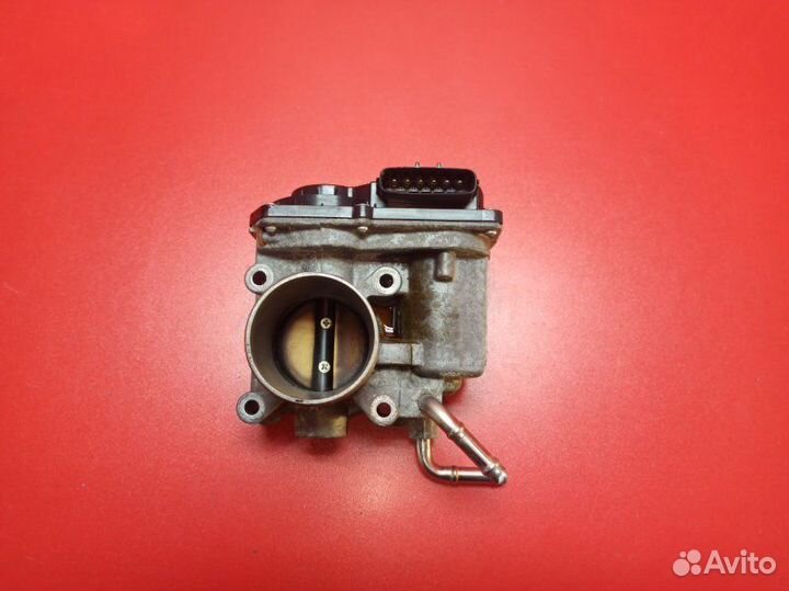 Дроссельная заслонка Toyota Corolla ZZE121R 3ZZ-FE