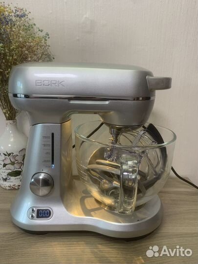 Миксер планетаный Bork b811