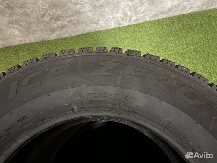 Pirelli Winter Ice Zero 305/35 R21 109H