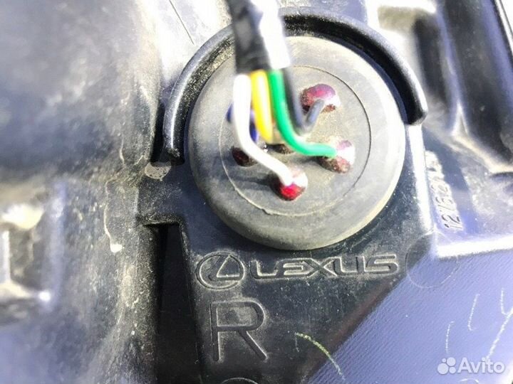 Фонарь наружный задний правый Lexus Rx350