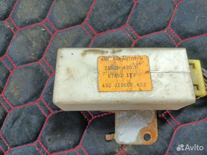 Реле стеклоподъемников Nissan Terrano WD21 D21 21