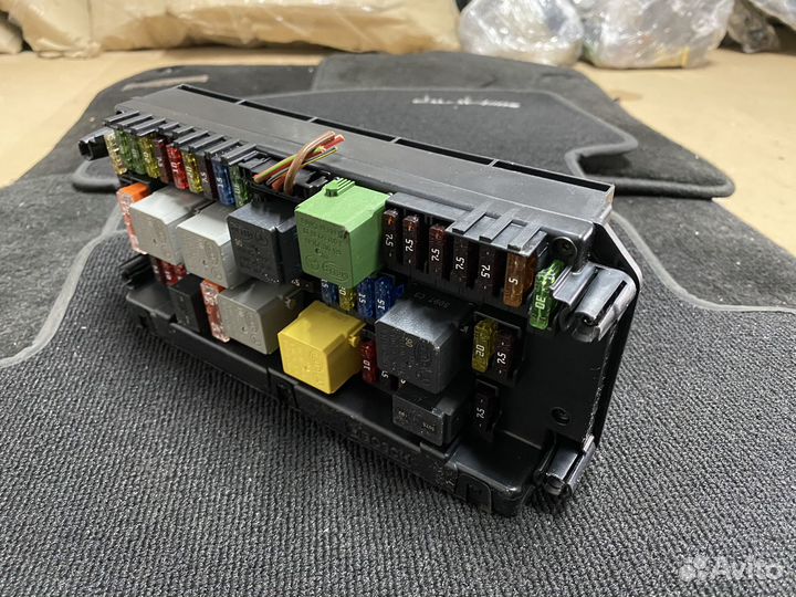 Блок предохранителей передний SAM Mercedes 28 27