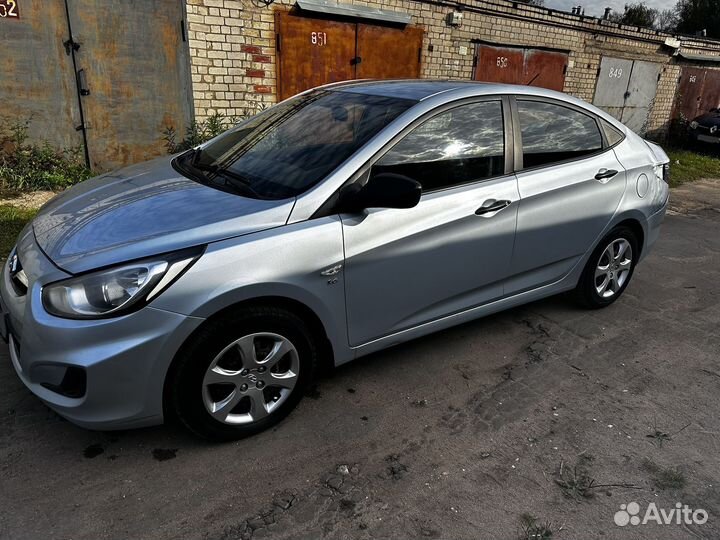 Hyundai Solaris 1.6 AT, 2012, битый, 139 000 км