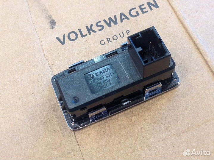 Кнопка закрытия багажника хром VW Skoda Audi