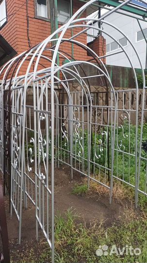 Арка садовая кованая