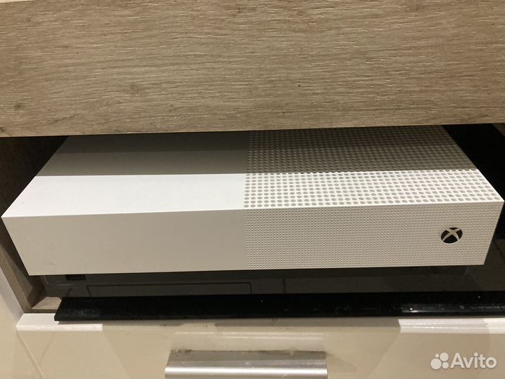 Xbox One S 2 геймпада 1tb