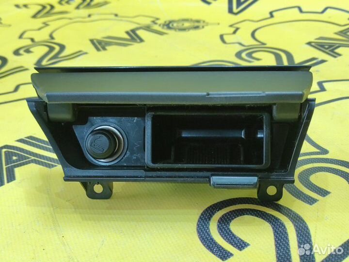 Пепельница Toyota Premio ZZT240 1ZZ-FE 2003