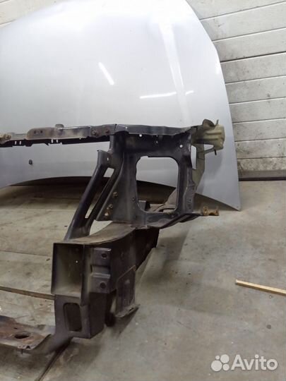 Передняя панель(телевизор) kia carnival 2008