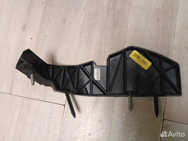 Кронштейн бампера Dodge challenger