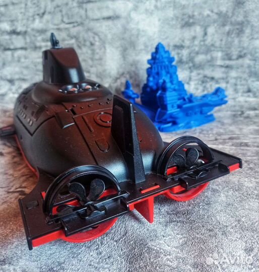 Подводная лодка Нордпласт с торпедами