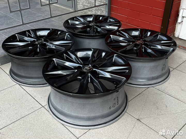 Оригнал toyota С японии фирменые диски как новые