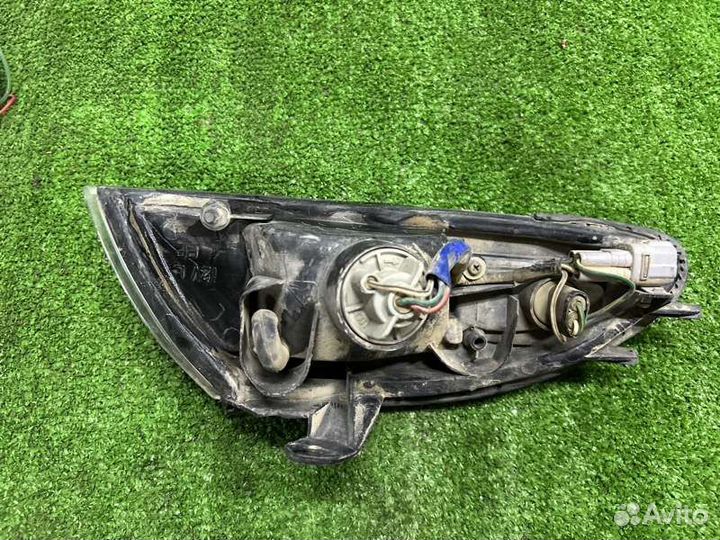 Поворотник передний левый Toyota Sprinter Marino