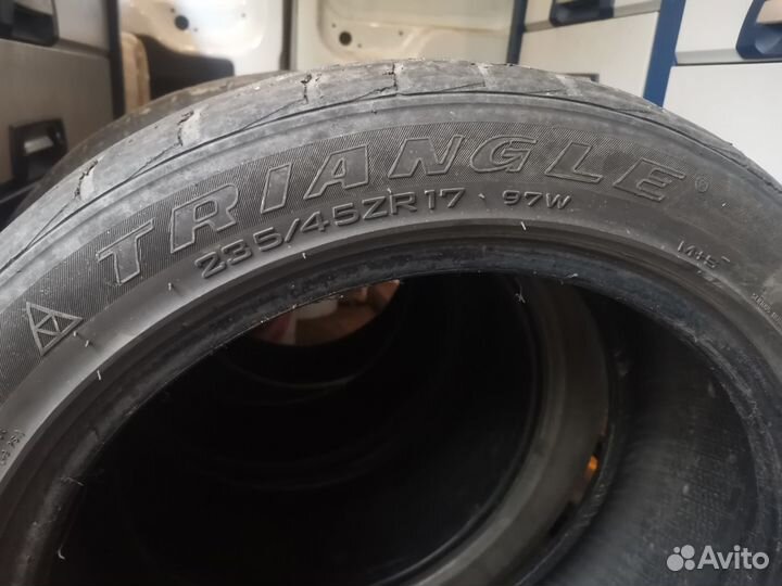 Triangle PL02 235/45 R17