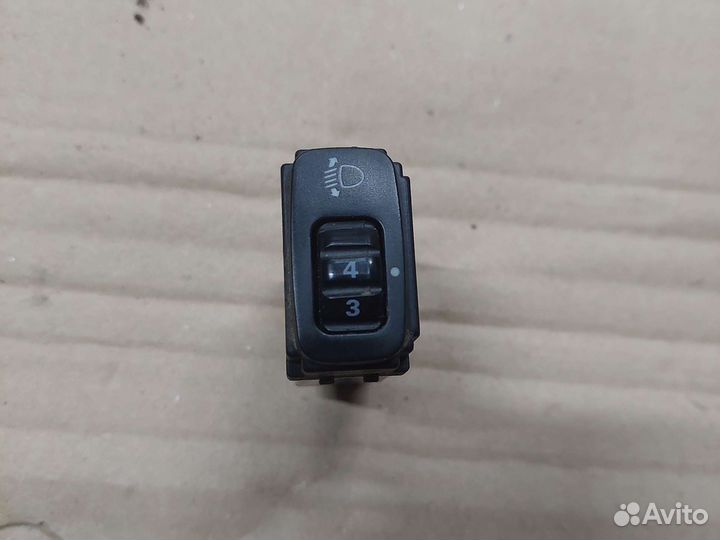 Кнопка регулировки фары Mitsubishi Space Wagon