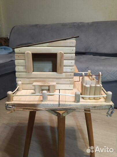 Кормушка для птиц из дерева