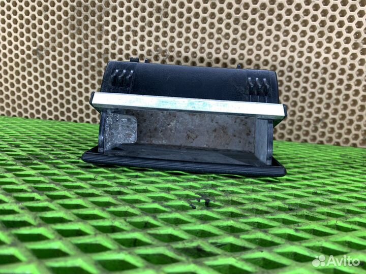 Пепельница задней двери Mercedes Benz W124