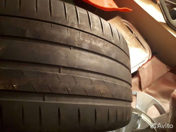 Michelin Pilot Sport 4 S 295/35 R21 и 315/30 R22