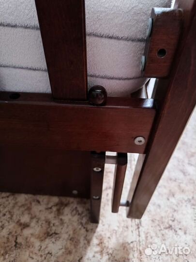 Деревянная детская кроватка и матрас