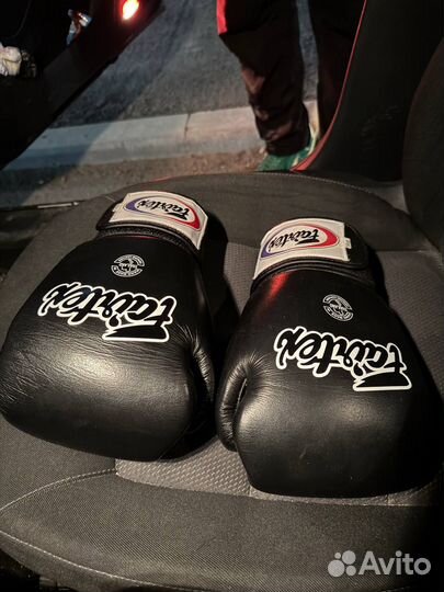 Боксерские перчатки Fairtex
