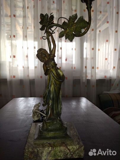 Лампа настольная. Модерн