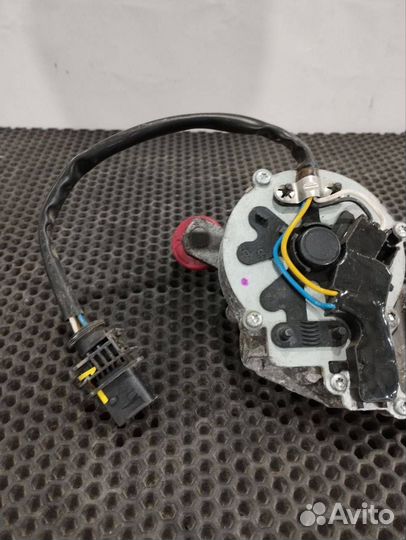 Моторчик трапеции дворников (стеклоочистителя)