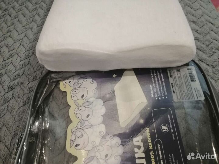 Подушка детская из латекса с чехлом из велюра