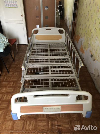 Медицинская кровать