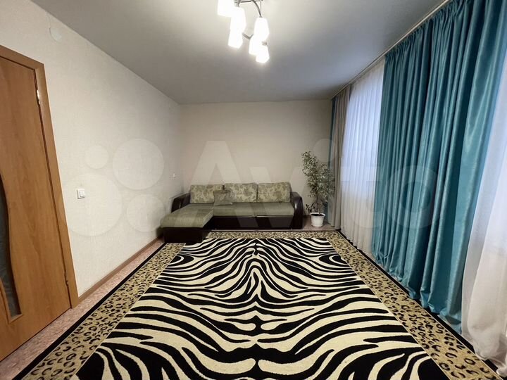 2-к. квартира, 63 м², 1/3 эт.
