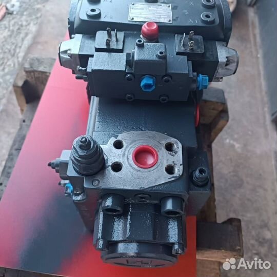 Насос для крана Liebherr 832 б/у