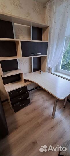 Угловой письменный стол