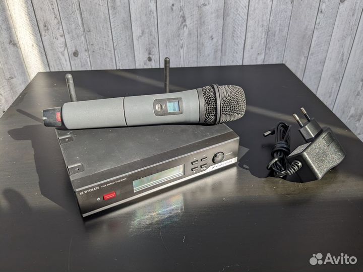 Радиомикрофон Sennheiser XS Wireless EM10 SKM35