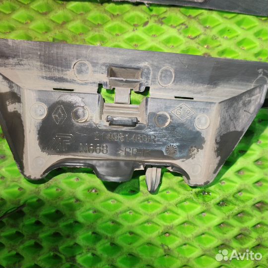 Кронштейн дефлектора радиатора Renault Logan II