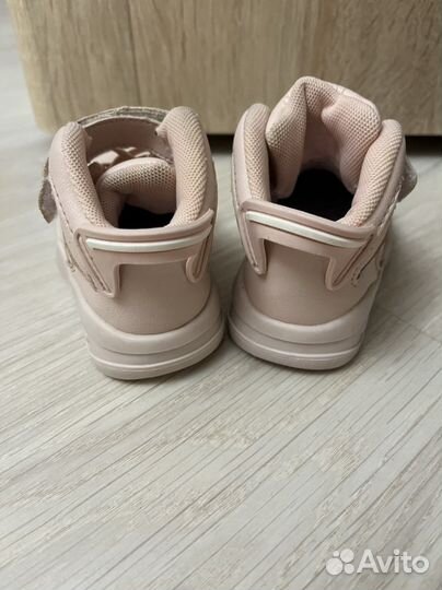 Кроссовки для девочки