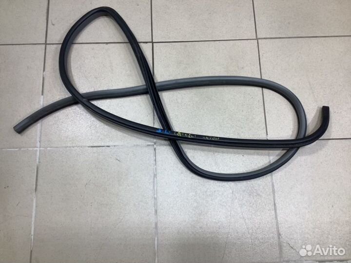 Уплотнитель двери задней левой задний левый