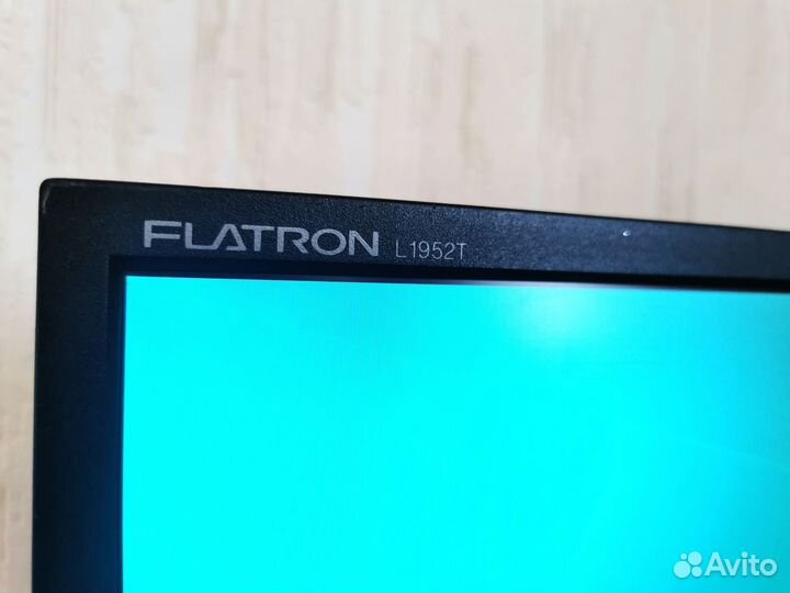 Монитор LG Flatron L1952T