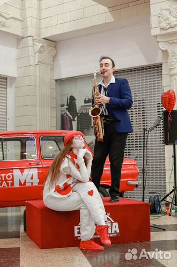 Саксофонист на праздник