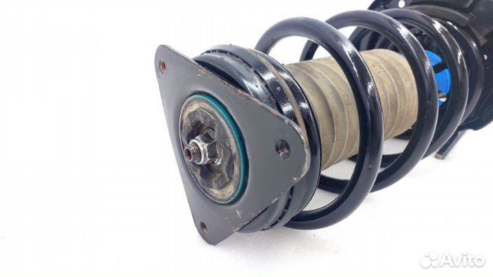 Амортизатор подвески передний правый Nissan