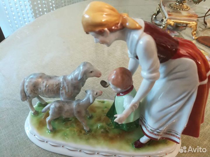 Статуэтка фарфор Европа