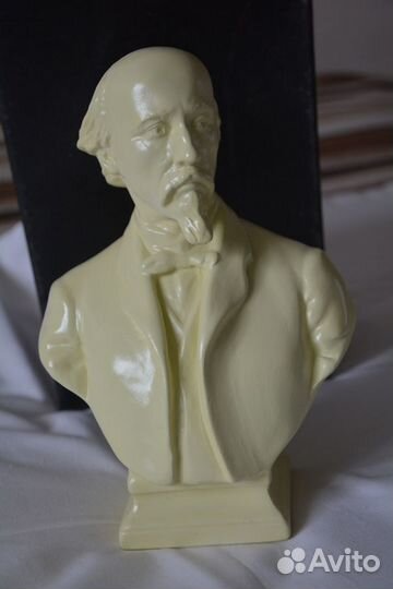 Бюст Некрасова