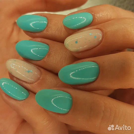 Модель на маникюр