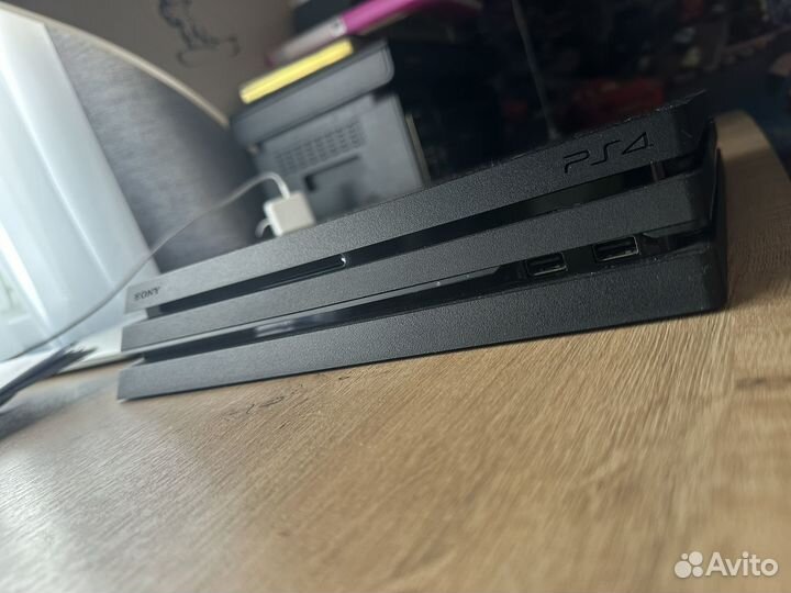 Продам Sony Playstation 4 pro 1tb