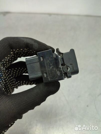 Кнопка стеклоподъемника передняя правая Hyundai